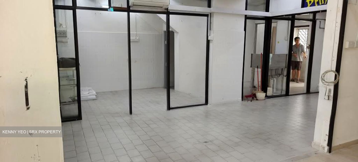 Tampines Street 42 (D18), Shop House #552435611